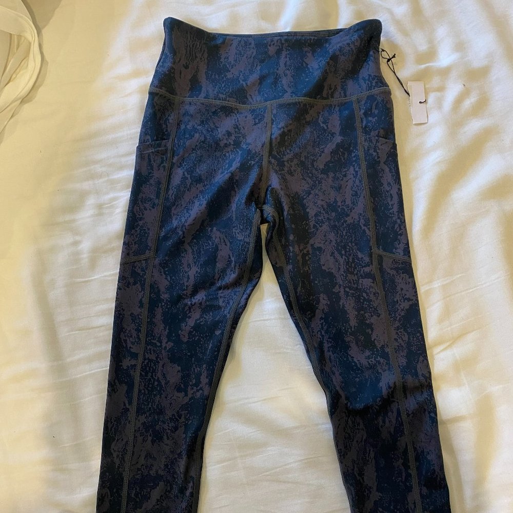 Charcoal Mood Pocket Light n Tight Hi-Rise Capri- Size 4